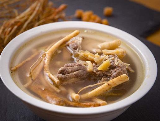 廣東十大靚湯排名,五指毛桃豬骨湯、黨參黃芪燉雞湯美味又滋補