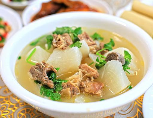 廣東十大靚湯排名,五指毛桃豬骨湯、黨參黃芪燉雞湯美味又滋補