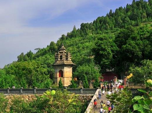 山東十大著名景點,嶗山景區(qū)是道教名山、趵突泉景區(qū)景觀獨特