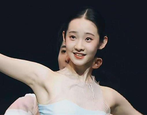 00后女明星最好看排行榜,張子楓、歐陽娜娜年紀(jì)小卻很有成就