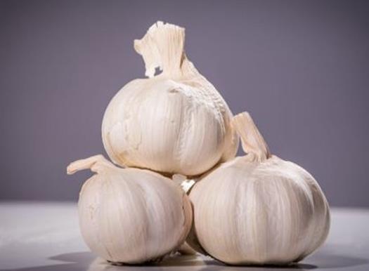 容易引起孕婦流產(chǎn)的東西,菠蘿會(huì)引起孕婦中毒,生大蒜易引起腹瀉