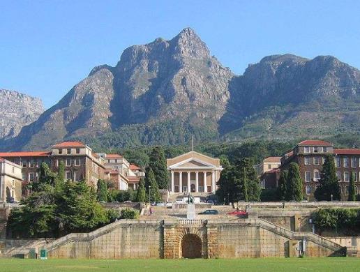 全球最美六所大學(xué)排行榜,劍橋大學(xué)美如畫卷、貝里學(xué)院自然風(fēng)景美妙