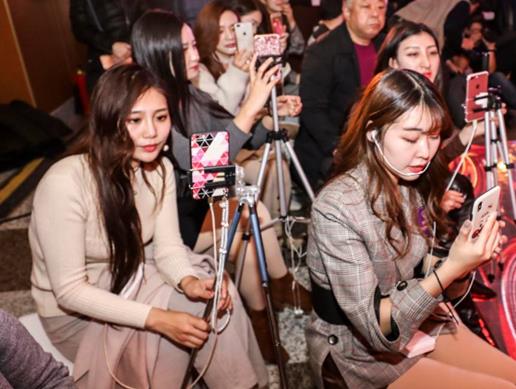 十種手機賺錢的方法,寫小說很方便,拍視頻也能賺收益