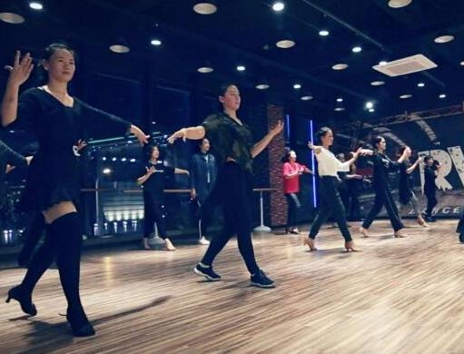 孩子十個必學的才藝排名,繪畫培養想象力、鋼琴增加音樂感知力