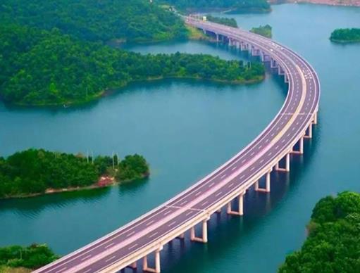 中國十大最美天路排名,塔克拉瑪干沙漠公路、新藏公路景色美