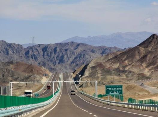 中國十大最美天路排名,塔克拉瑪干沙漠公路、新藏公路景色美