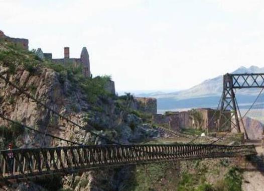 世界上最驚悚的十座橋梁排行榜,蘭卡威天空之橋、蓬特德大吊橋很驚險