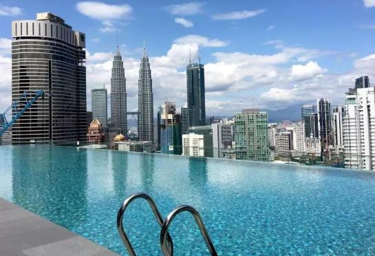 十大“全球最累城市”排行榜,香港連續兩年位于榜首、新加坡平均工作時高