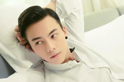 十大英皇旗下藝人排名,李克勤的歌曲很經典、蔡卓妍的歌曲朗朗上口