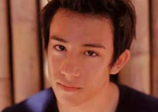 十大英皇旗下藝人排名,李克勤的歌曲很經典、蔡卓妍的歌曲朗朗上口