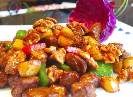 十大武漢特色菜排名,清蒸武昌魚營養(yǎng)價值高、紅蒜薹炒臘肉非常香