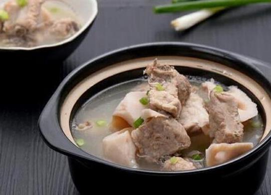 十大武漢特色菜排名,清蒸武昌魚營養(yǎng)價值高、紅蒜薹炒臘肉非常香