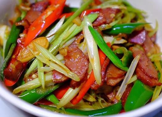 十大武漢特色菜排名,清蒸武昌魚營養(yǎng)價值高、紅蒜薹炒臘肉非常香