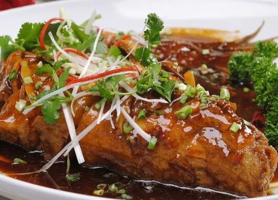 十大武漢特色菜排名,清蒸武昌魚營養(yǎng)價值高、紅蒜薹炒臘肉非常香