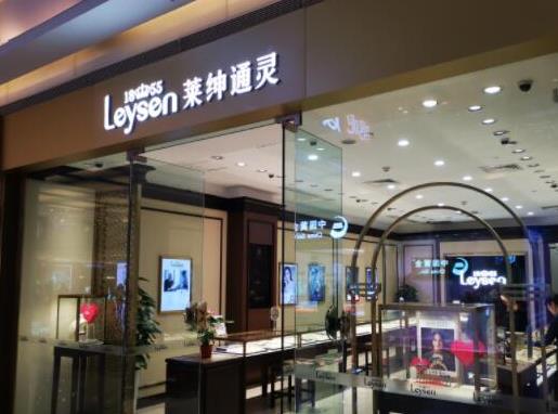 十大鉆石品牌排行榜,戴比爾斯的設(shè)計(jì)獨(dú)一無(wú)二、蒂芙尼的產(chǎn)品很經(jīng)典