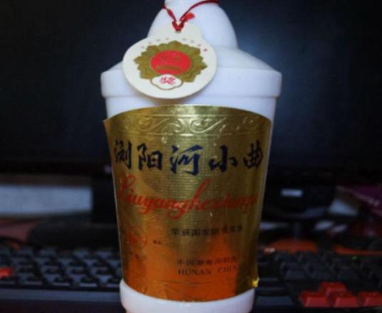 湖南十大名酒排行榜,酒鬼酒色澤度好、邵陽老酒非常受歡迎