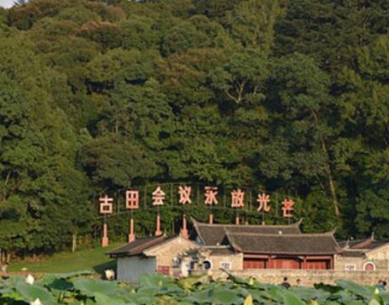 中國十大著名紅色旅游景點,延安革命紀念地景區、西柏坡深受人們歡迎