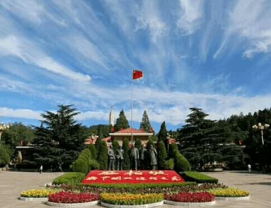 中國十大著名紅色旅游景點,延安革命紀念地景區、西柏坡深受人們歡迎