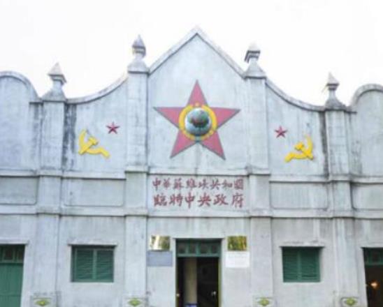 中國十大著名紅色旅游景點,延安革命紀念地景區、西柏坡深受人們歡迎