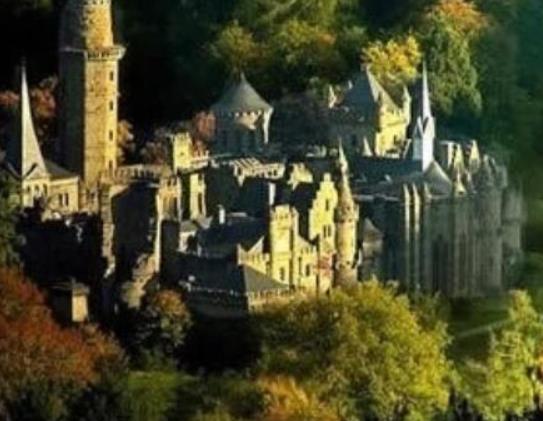 世界十大最美童話城堡排名,新天鵝城堡、圣米歇爾山城堡恍若仙境