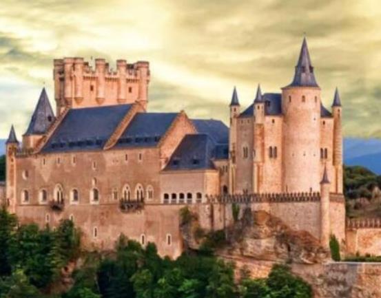 世界十大最美童話城堡排名,新天鵝城堡、圣米歇爾山城堡恍若仙境