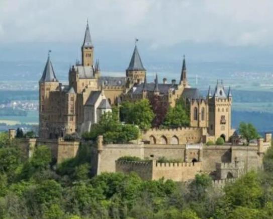 世界十大最美童話城堡排名,新天鵝城堡、圣米歇爾山城堡恍若仙境