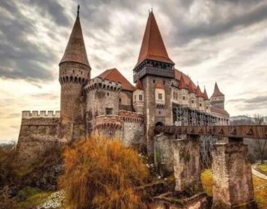 世界十大最美童話城堡排名,新天鵝城堡、圣米歇爾山城堡恍若仙境