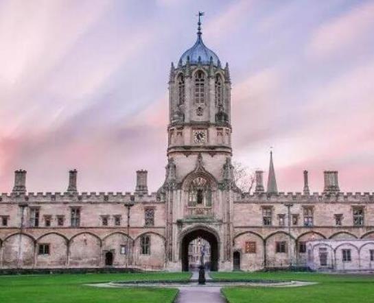 2022英國大學QS排名,牛津大學影響力很大、劍橋大學享譽全球