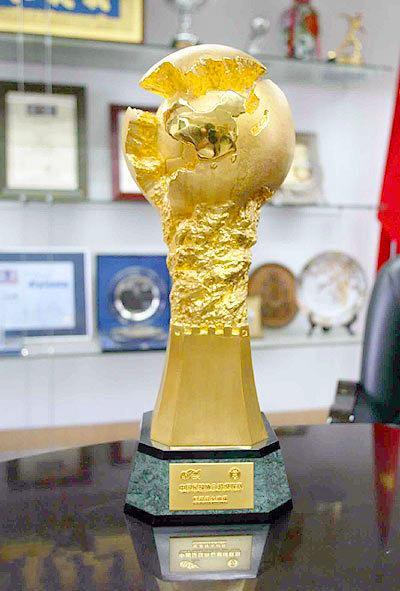 足球運動員都想得到的冠軍獎杯 大力神杯是足球界最高榮譽的象征