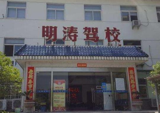 武漢十大駕校排名,紳寶駕校服務(wù)周到、南湖駕校環(huán)境舒適