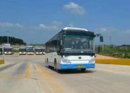 武漢十大駕校排名,紳寶駕校服務(wù)周到、南湖駕校環(huán)境舒適