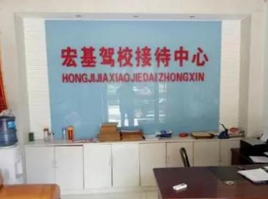 武漢十大駕校排名,紳寶駕校服務(wù)周到、南湖駕校環(huán)境舒適