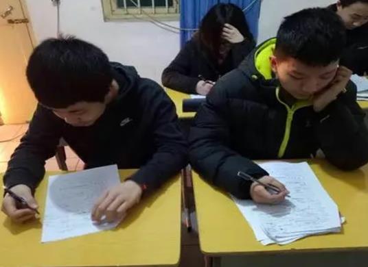 德陽市十大教育培訓機構排名,興唯瑋教育培訓學校幫你鞏固基礎