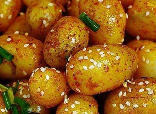 2022必火的擺攤小吃,燒烤經濟實惠、臭豆腐風靡各地