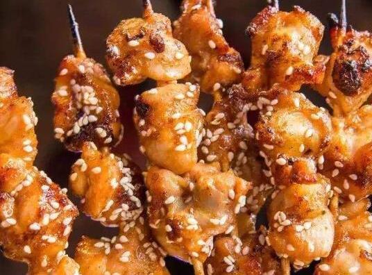 2022必火的擺攤小吃,燒烤經濟實惠、臭豆腐風靡各地