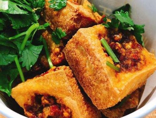 2022必火的擺攤小吃,燒烤經濟實惠、臭豆腐風靡各地