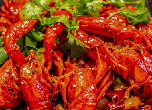 湘菜酒席中的十道菜排名,剁椒魚頭鮮辣可口、辣椒炒肉非常經(jīng)典