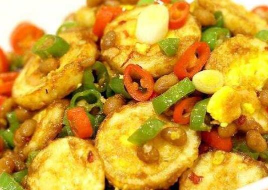 湘菜酒席中的十道菜排名,剁椒魚頭鮮辣可口、辣椒炒肉非常經(jīng)典