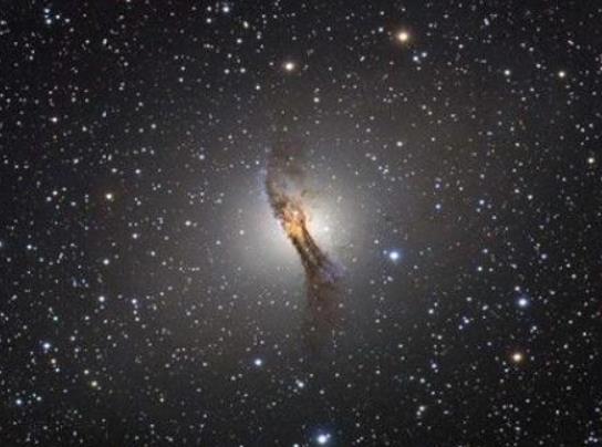 宇宙中最大的十顆恒星,盾牌座UY基地的密度大、天鵝座NML已知光度最高