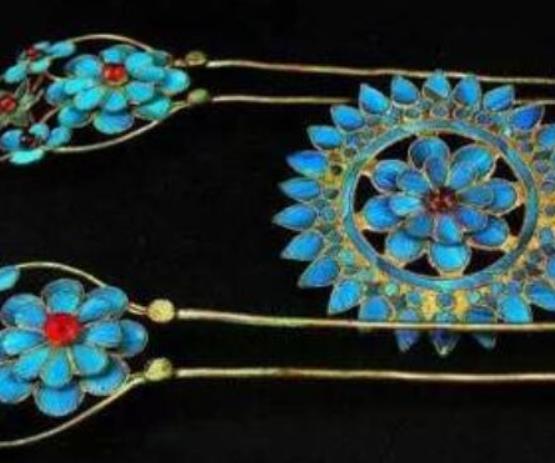 中國八大古代發飾品類,發笄用于裝飾發耳、簪是由笄發展而來