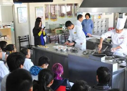 中國餐飲十佳培訓機構,新東方烹飪教育、東南國際烹飪學校品牌很棒