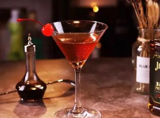 全球十大經典雞尾酒排名,馬提尼香氣四溢、湯姆柯林斯雞尾酒清涼解暑