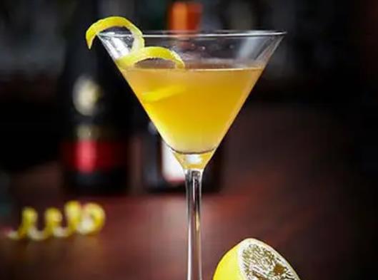 全球十大經典雞尾酒排名,馬提尼香氣四溢、湯姆柯林斯雞尾酒清涼解暑