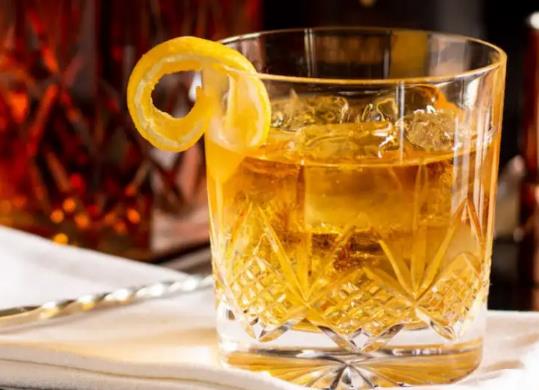 全球十大經典雞尾酒排名,馬提尼香氣四溢、湯姆柯林斯雞尾酒清涼解暑