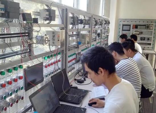 中國十大電工培訓機構,程控教育、八方匯的講師有豐富的經驗