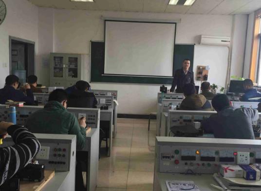 中國十大電工培訓機構,程控教育、八方匯的講師有豐富的經驗