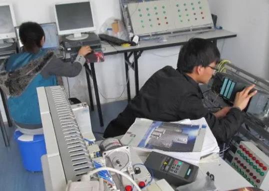 中國十大電工培訓機構,程控教育、八方匯的講師有豐富的經驗