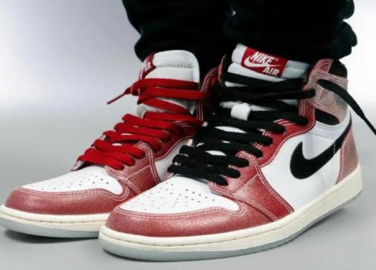 耐克十大最貴的鞋排名,閃電倒鉤Air Jordan 1 High價格在20-21萬左右