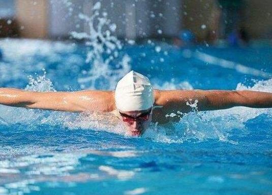 全球公認(rèn)三大最佳運(yùn)動(dòng),揮拍運(yùn)動(dòng)可降低全因死亡率、游泳增強(qiáng)頸腰背肌力量