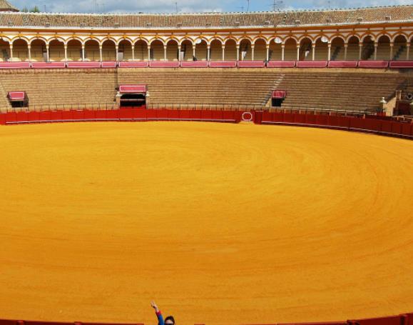 西班牙塞維利亞十大旅游排行 塞維利亞斗牛廣場是游客最多的一大景點